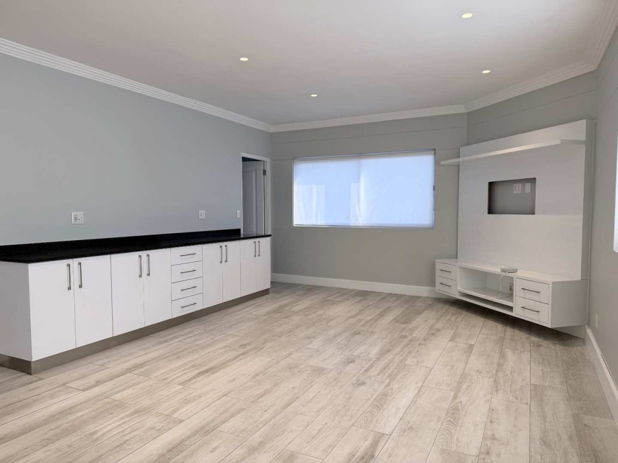To Let 2 Bedroom Property for Rent in Oakdale Western Cape